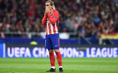 168电竞-乌克兰队球迷高唱国歌震撼全场